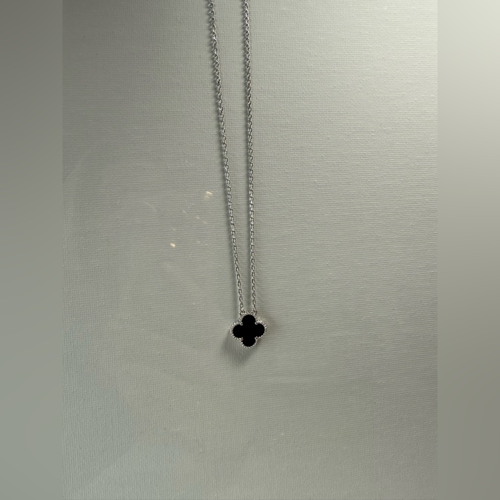 Chic Silver and Black  Necklace - Picture 12 of 13